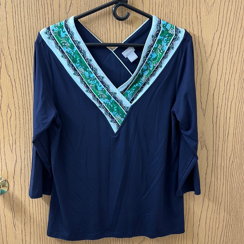 Chico’s Navy Blue Double V Floral Border Stretch Knit Top Size 1 Medium